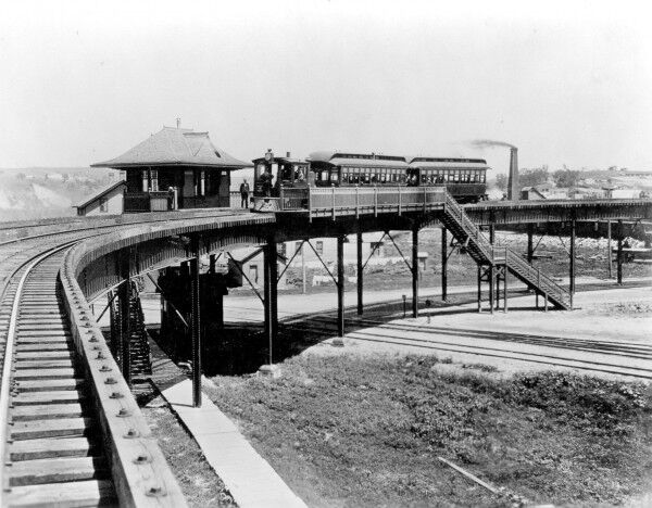 Elevated railroad
